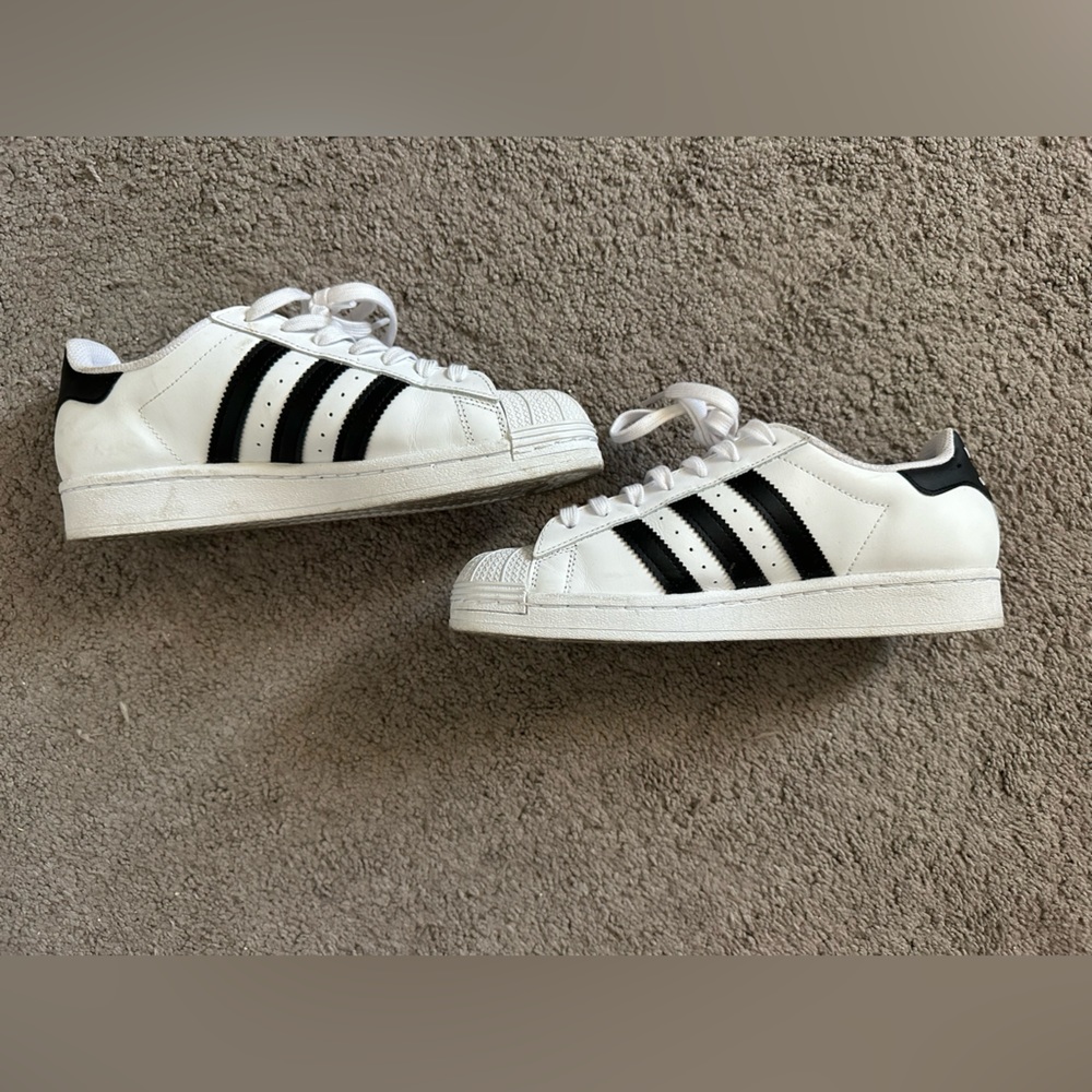 Adidas Sneakers